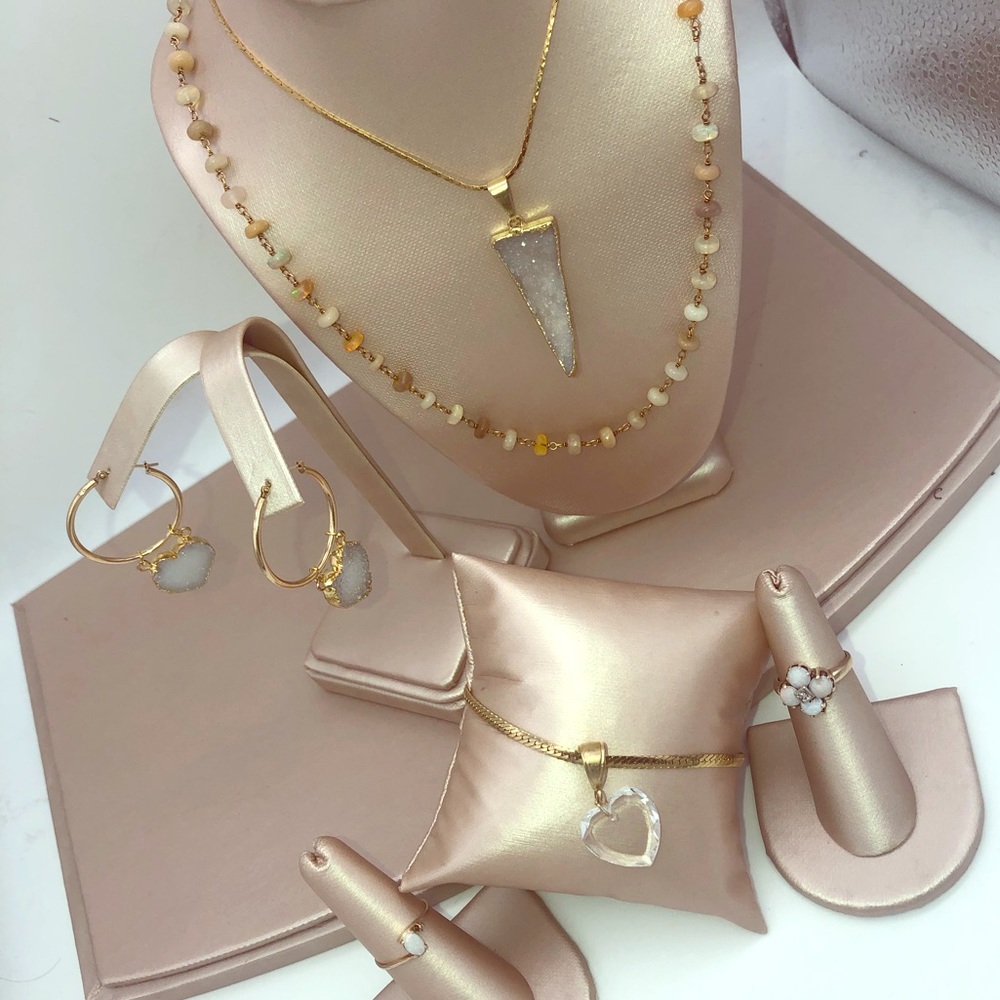 OPAL AND SOLID GOLD!! BEAUTIFUL COMBO